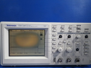 Tektronix TDS220 OSCILLOSCOPE 100MHz、1GS/s