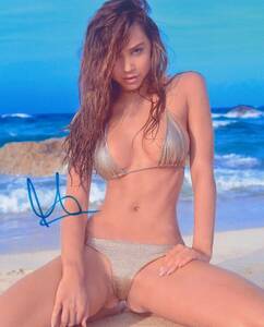 Alexis Ren★直筆サイン写真★証明書COA◆7071