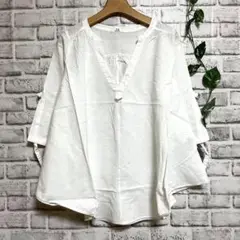 A897 【美品】T・H COMPANY ブラウス　ホワイト　シンプル　Ｖネック