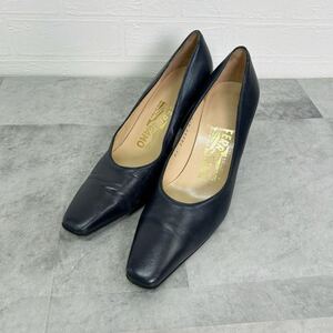 【良品】Salvatore Ferragamo フェラガモ　パンプス ビジネスシューズ　黒系　ヒール レザー ５　レディース　S729