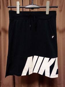 良品中古!!★子供服 NIKE 正規品 ミニスカート ナイキ スカート 黒★ジュニア サイズM 身長140cm～150cm★スウェット 通学服 普段着 運動着