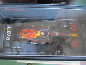 Oracle Red Bull Racing RB18 No.1 Winner Abu Dhabi 2022 Max Verstappen （With tyre marks） （1/18スケール F1 18S776）ミニカー