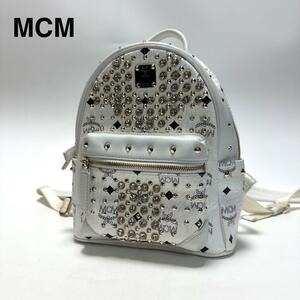 g60【美品】MCM エムシーエム　革　レザー　ヴィセトス柄　ホワイト　白　スタッズ　ロゴプレート　リュックサック　バックパック