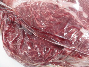 ブランド牛 チルド 交雑種 大もも 内もも 小もも 7900g 高級3等級 国産 牛肉 ブロック ローストビーフ ステーキ 焼肉 たたき 赤身 すき焼 