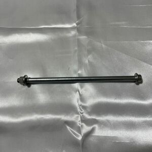 バイク　車種不明　アクスルシャフト　全長240mm 首下232mm 径9.8mm