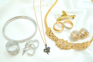 1円〜 スワロフスキー アクセサリー 8点セット まとめ売り ネックレス バングル イヤリング ピアス リング ブローチ SWAROVSKI 0509k