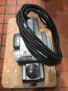 【中古品】★makita 136mm電気カンナ　1800　ITOZNY1DEG1C