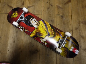 No11【DGK 】サイズ 8×31.85ブルースリー80周年記念モデル TECHNIQUE コンプリート 完成品　スケートボード