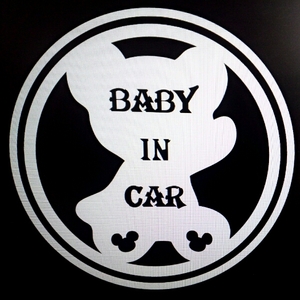 カッティングステッカー《baby in car》くまちゃん