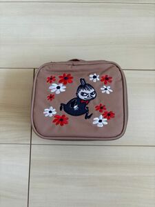 （821）MOOMIN リトルミイの刺繍がかわいい　鏡付きドレッサーポーチ