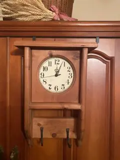 アメリカンカントリー雑貨　フック付き木製壁掛け時計