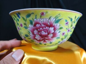 A 粉彩牡丹色絵碗 　大清乾隆年製　中国　磁器　青花　茶壷　抹茶　陶器　素焼き　中国　煎茶　喫茶　古玩　花瓶