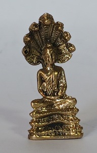 (古代タイ寺院)　ナーガに護られるブッダ　(タイ国仏教美術)