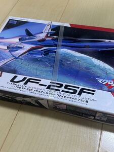 新品未開封　1/100 VF-25F メサイアバルキリー アルト機 ファイター バンダイ　プラモデル　