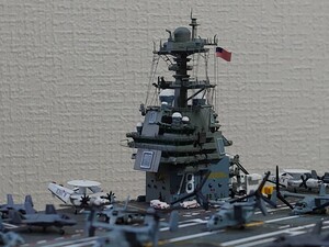 1/700 CVN-78 USS ジェラルド・Ｒ・フォード 最新空母 フルディテールアップ 　完成品 