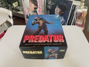 ＤＡＲＫ　ＨＯＲＳＥ　ＰＲＥＤＡＴＯＲ　プレデター　サイン入り