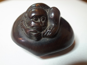 時代根付　Netsuke　石見根付　栗と猿　