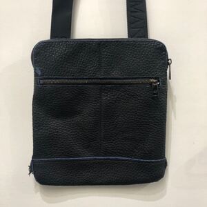 ARMANI JEANS アルマーニ ジーンズ レザーショルダーバッグ ブラック 斜め掛けバッグ 鞄 ロゴ 薄型 メンズ 普段使い 中古 