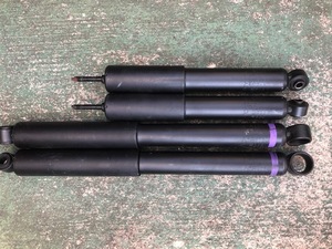 新車外し TOYOTA HIACE 200 GENUINE SHOCK ABSORBERSトヨタハイエース純正ショックアブソーバー STRUTストラット 48531-26A10 48511-26750