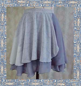 ◇◆巻きスカート　ダブルフレア　たっぷりフレア　グレイ＆グレイの幾何学　新品　◆◇