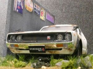 懐かしの昭和レトロな風景 1/24 NISSAN スカイライン 2000GT-R ケンメリ 情景ジオラマ完成品 ケース付