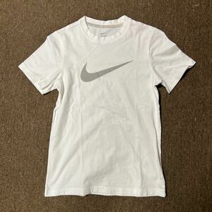 子供服　NIKE ナイキ 半袖 Tシャツ　サイズ140 A660