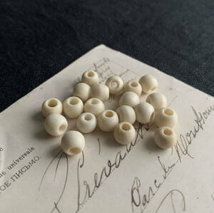 フランス パリ 19世紀後期 骨 ボーン 20個 ビーズ 数珠 玉 φ7mm ボタン ジャケット モノグラム 手芸 刺繍 裁縫 アンティーク 2