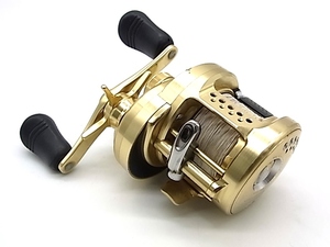 e12559　SHIMANO シマノ カルカッタコンクエスト 200HG 03439 リール ゴールドカラー