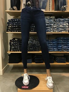 【美脚】Levis 710 super skinnyリーバイススキニーデニムパンツW24