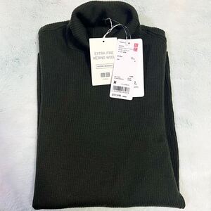 送料320円★UNIQLO ユニクロ★レディース エクストラファイン メリノリブタートルネックセーター★長袖 Mサイズ★オリーブ