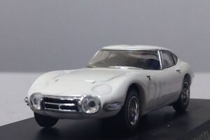 ★トヨタ　2000GT（ホワイト）　　　1/64京商★