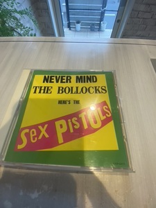 SEX PISTOLS - NEVER MIND THE BOLLOCKS