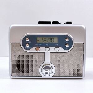 358【中古】RADIO ラジオカセットレコーダー AM FM ラジオ カセットテープ シルバー ラジカセ 録音 メーカー詳細不明 通電確認済み 現状品