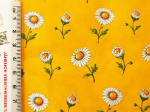 ヴィンテージ＆レトロ スイス製 ワックスペーパー 包装紙 (黄色い背景に白い野菊、マーガレット)　50cm×50cm 