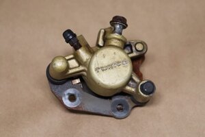 スズキ ストリートマジック50S CA1LB フロントブレーキキャリパー S204-26