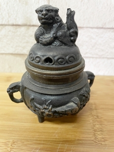 銅製　彫刻入 獅子紐蓋 耳付三足香炉 蓋付香炉　古美術 時代物 骨董品（二階）