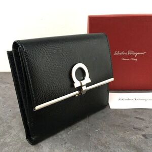 送料込み！ 未使用品 Salvatore Ferragamo Wホック財布 ガンチーニ ブラック プレゼントにも！ 446