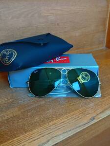 Ray-Ban のShooterです。