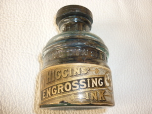 ■希少 美品 1950年代 米国製！HIGGINS（ヒギンズ） HIGGINS ENGROSSING INK ラベル・コルクふた付きインク瓶 縦7.5ｃｍ、直径4.1ｃｍ