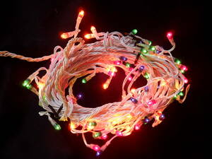 １０．クリスマスライト　イルミネーションライト　１００球 　カラー球（赤、青、黄、緑）コントローラー付　白コード　新品　　未使用品 