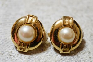 763 GIVENCHY/ジバンシィ 海外製 ブランド ゴールドカラー イヤリング 両耳揃い ヴィンテージ アクセサリー 耳飾り 装飾品