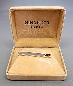 EU-0159■NINA RICCI ニナリッチ タイバー ゴールドカラー ケース付き 中古