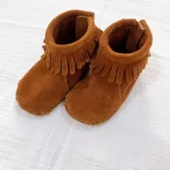 Minnetonka ベルクロバックフラップブーティ