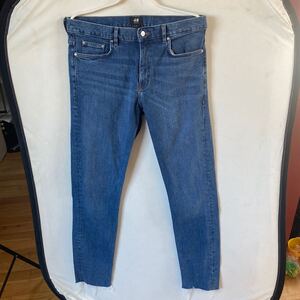 H&M SKINNY FIT スキニー デニムジーンズ　ストレッチインディゴ　皮パッチ　US33　175/84A　メンズパンツ　裾ダメージ加工