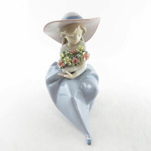 LLADRO リヤドロ 5862 花の香りに包まれて フィギュリン 置物 陶器人形 女性 フラワー 西洋陶磁 SU5145V