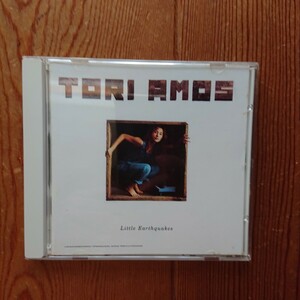 Tori Amos(トーリ・エイモス)/Little Earthquakes ［英国メディアに絶賛された、アメリカ人SSWによる1992年発表のデビュー・アルバム］