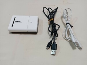 AXING　USB乾電池式充電器と iPhone 用 ライトニング USB コードとマイクロ USB タイプ B のコードのセット　３