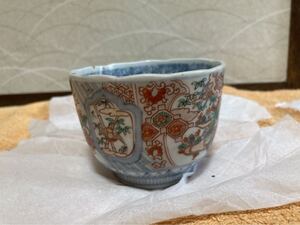 アンティーク？骨董品？陶器製？伊万里？染付？湯呑み？ぐい呑 ？茶器？ヒビ、カケ、汚れあり　15です。