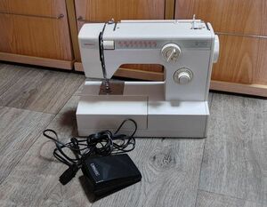 中古品 シンガーミシン MERRITT SR-570 カバー付き singer