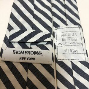 THOM BROWNE（トムブラウン） グレーレジメンタルネクタイ